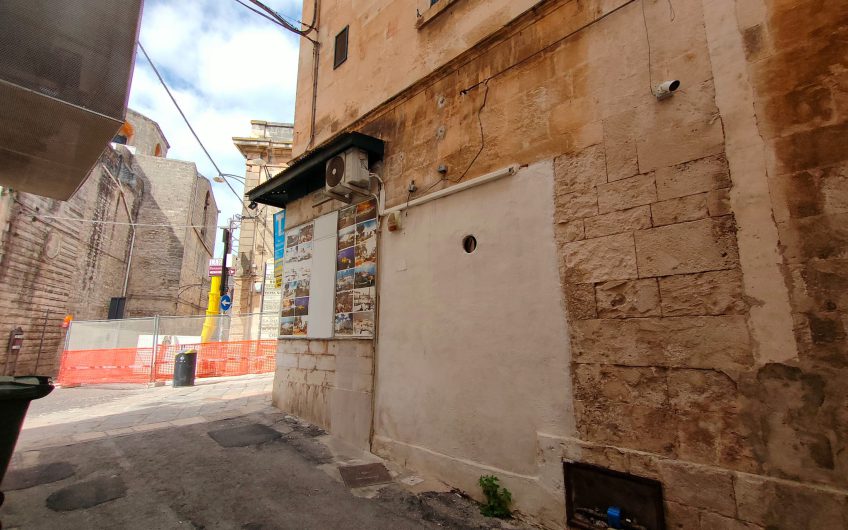 Ostuni – Locale Commerciale in Via Cattedrale 2 #noncompratecaseacaso